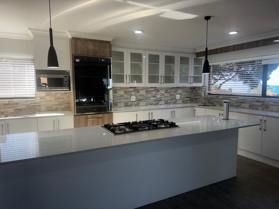 4 Bedroom Property for Sale in Wavecrest Eastern Cape